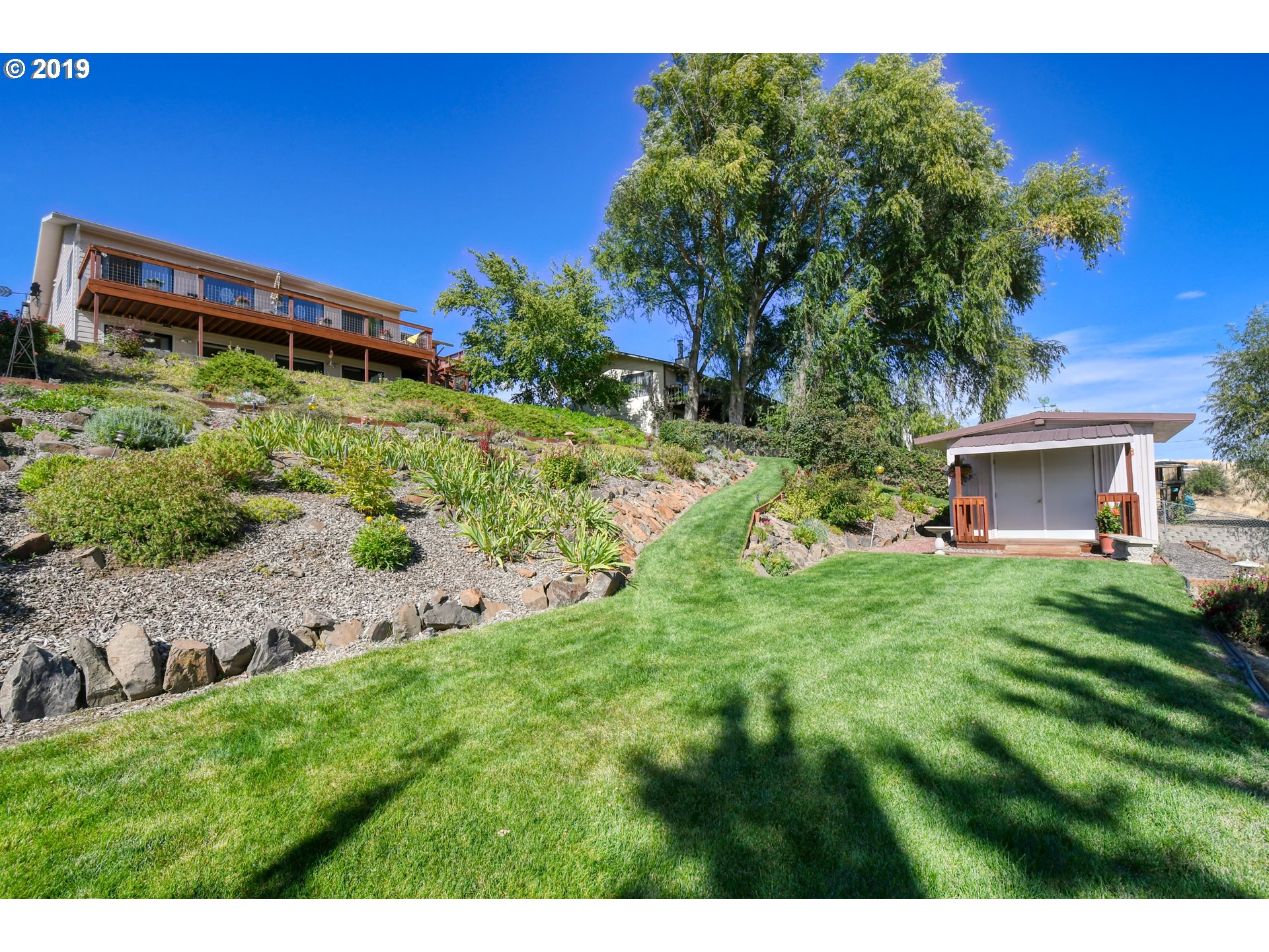 1610 Southwest 18th Street Pendleton, OR 97801 - Photo 29 of 32 a garden view with a seating space
