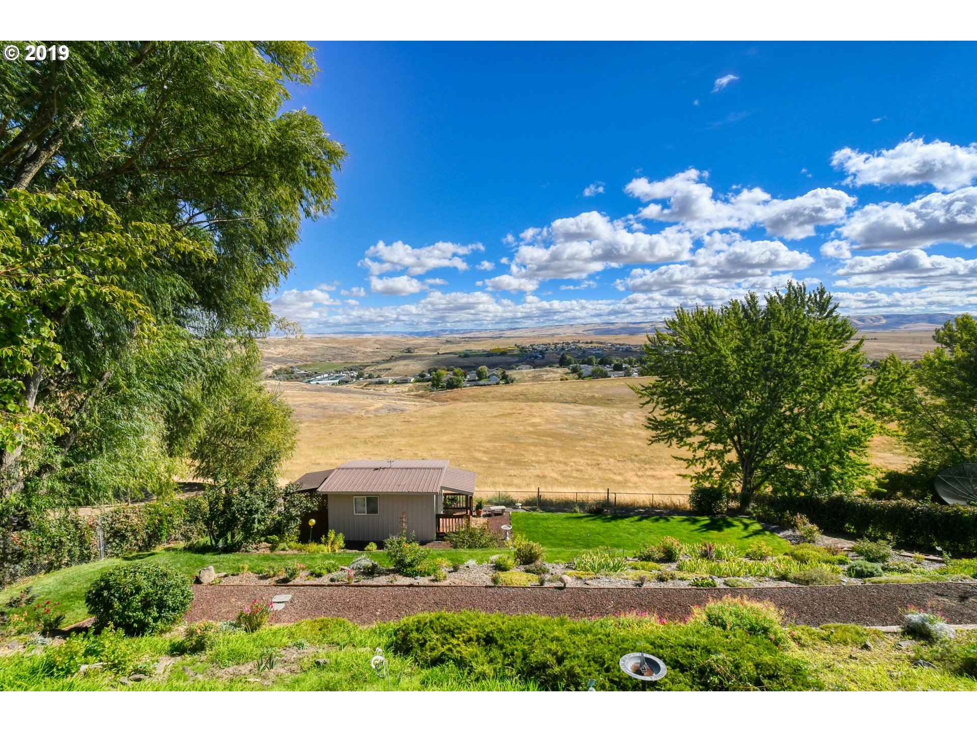 1610 Southwest 18th Street Pendleton, OR 97801 - Photo 31 of 32 a view of a yard with an outdoor space