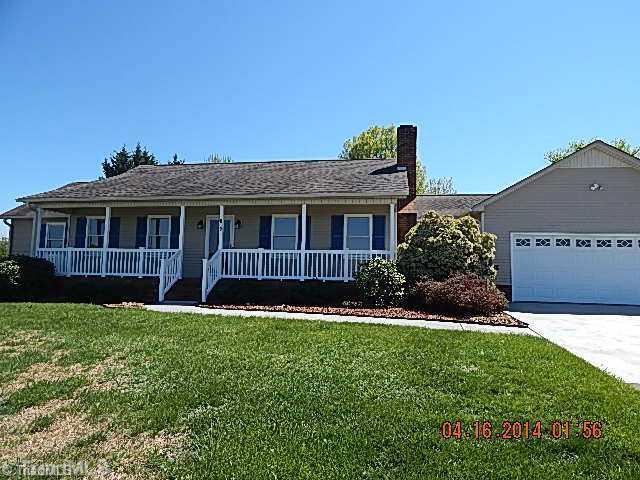 890 Mountain View Road King, NC 27021 - Photo 1 of 16 Exterior Front.