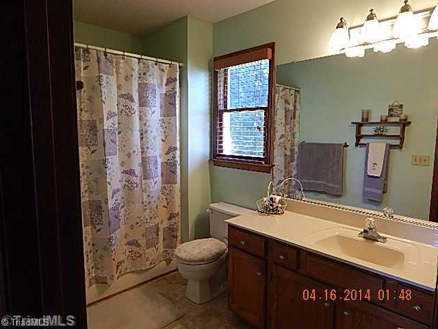 890 Mountain View Road King, NC 27021 - Photo 14 of 16 Master Bath/Spa.