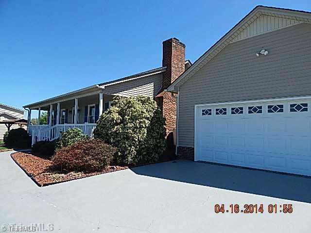 890 Mountain View Road King, NC 27021 - Photo 3 of 16 Exterior Front.