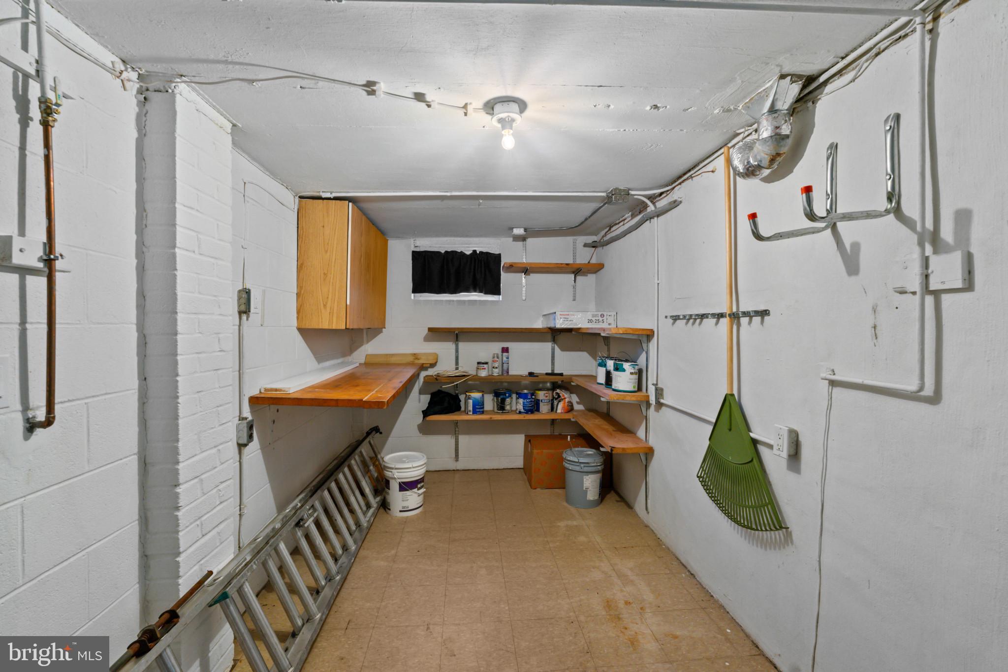 327 Stratford Road Baltimore, MD 21228 - Photo 26 of 28 Gallery Image 26