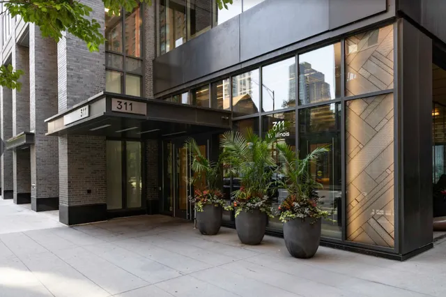 $2,445 | 311 West Illinois Street, Unit 1911, Chicago, IL 60654