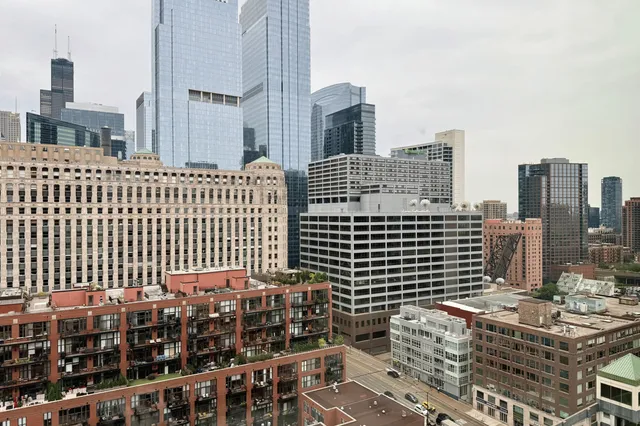 $2,445 | 311 West Illinois Street, Unit 1911, Chicago, IL 60654