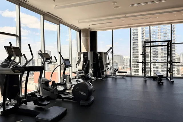 $2,445 | 311 West Illinois Street, Unit 1911, Chicago, IL 60654