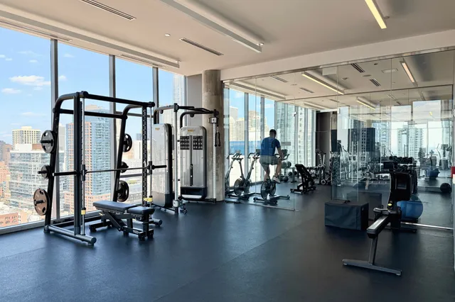 $2,445 | 311 West Illinois Street, Unit 1911, Chicago, IL 60654