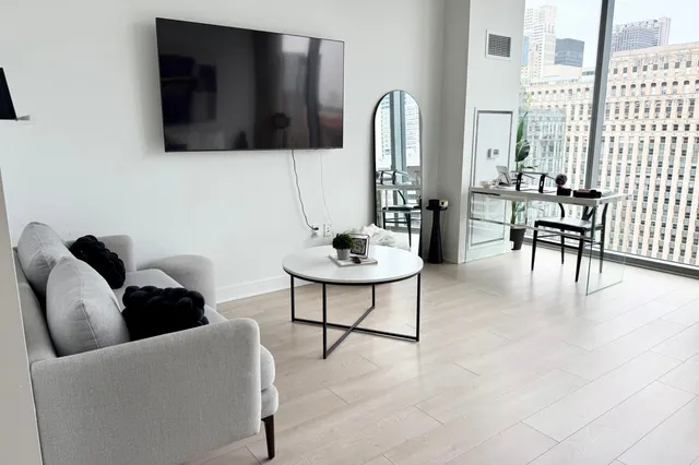 $2,445 | 311 West Illinois Street, Unit 1911, Chicago, IL 60654