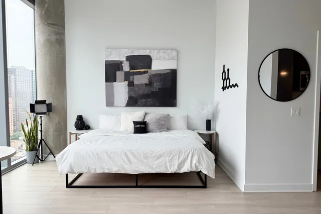 $2,445 | 311 West Illinois Street, Unit 1911, Chicago, IL 60654