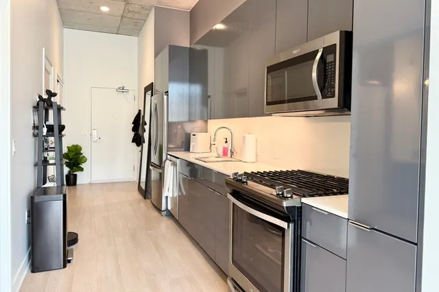 $2,445 | 311 West Illinois Street, Unit 1911, Chicago, IL 60654