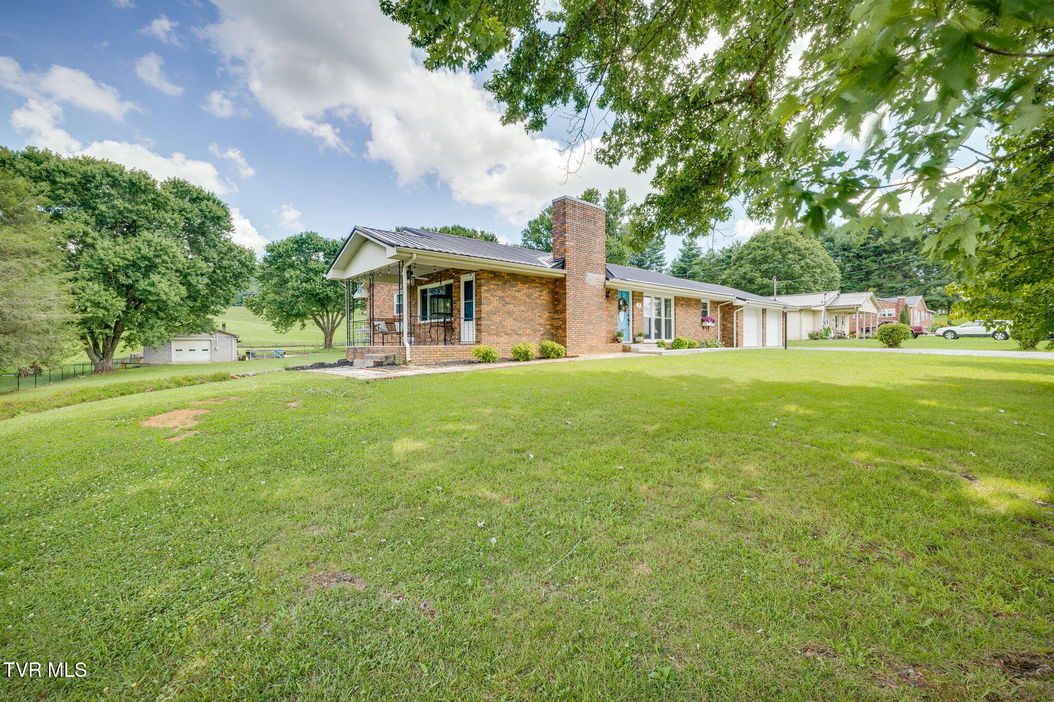 576 Buckingham Road Gray, TN 37615 - Photo 4 of 49 003
