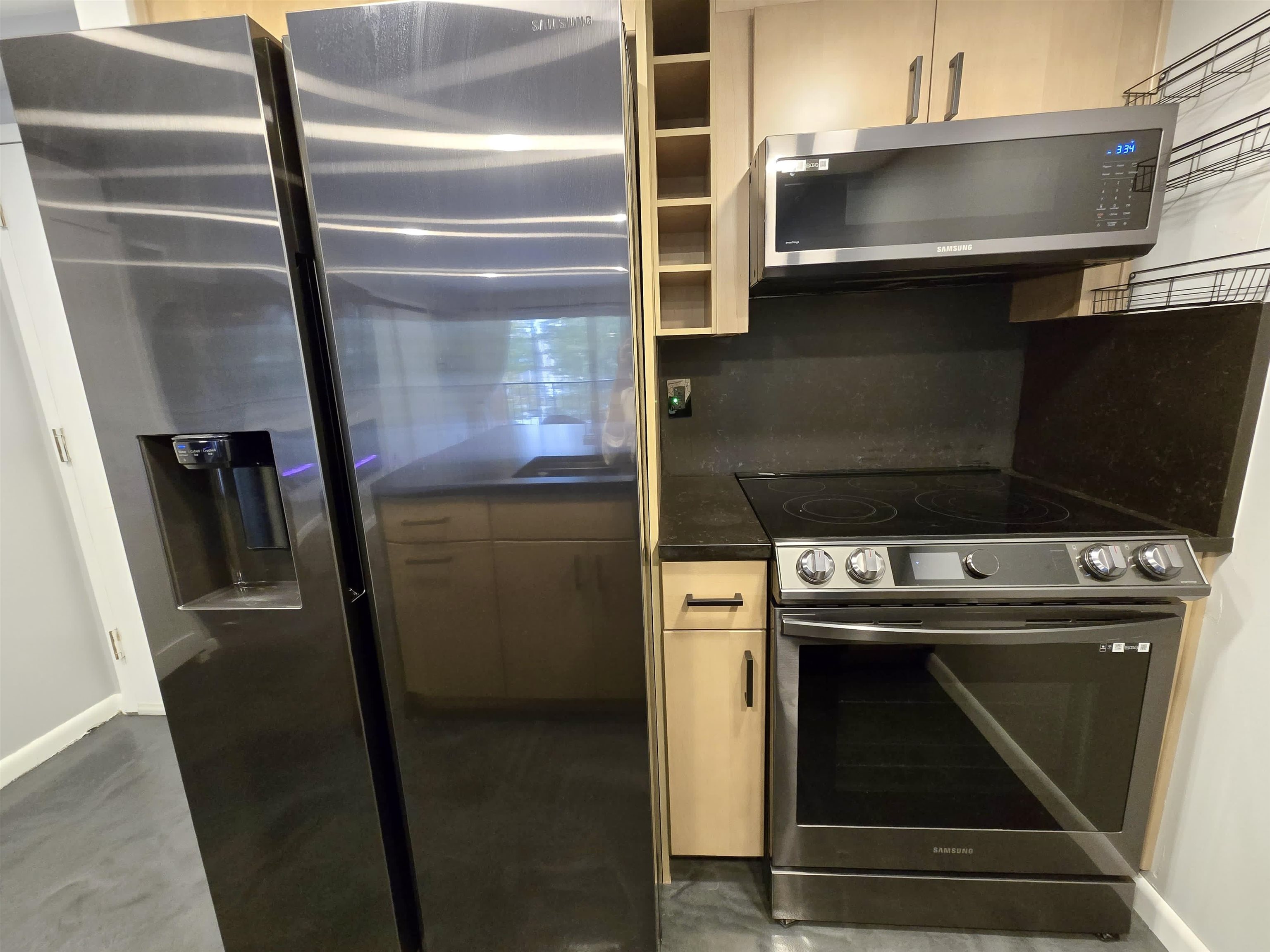 55 Clinton Place, Unit 308 Hackensack, NJ 07601 - Photo 13 of 19 a close view of stove