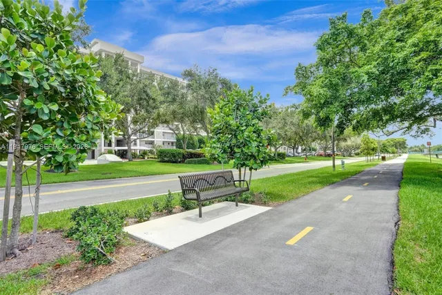 $2,200 | 3300 North Palm Aire Drive, Unit 305, Pompano Beach, FL 33069