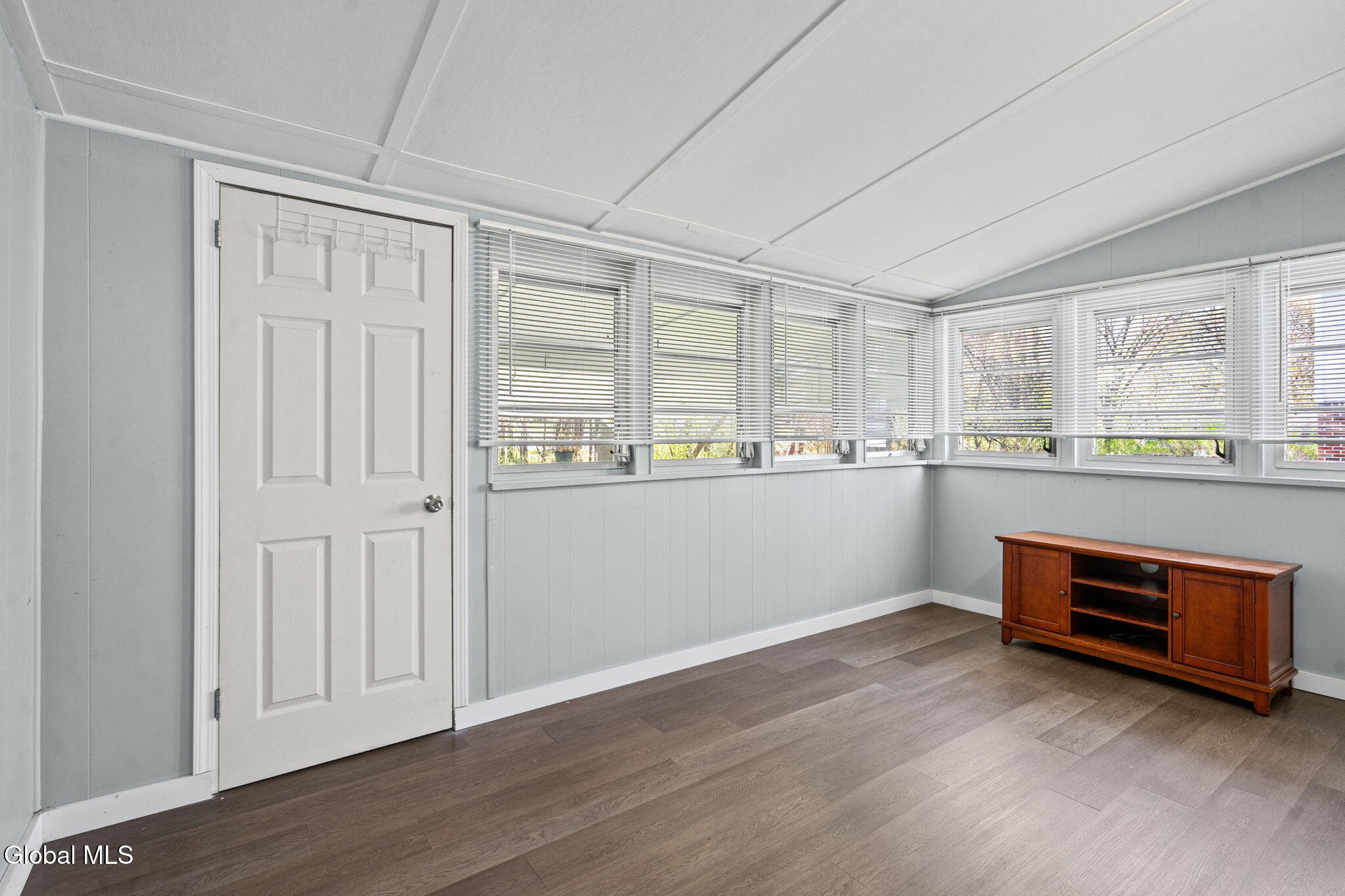 234 Osborne Road Colonie, NY 12205 - Photo 12 of 36 11-web-or-mls-234-osborne-rd