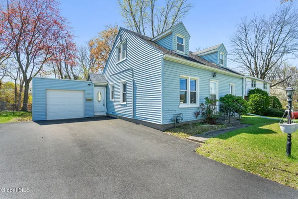 $2,800 | 234 Osborne Road, Colonie, NY 12205