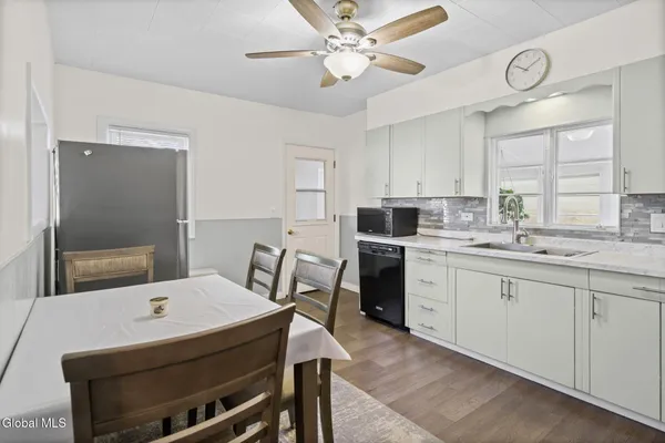 $2,800 | 234 Osborne Road, Colonie, NY 12205