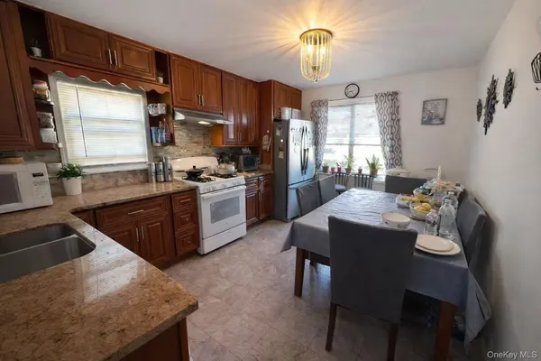 $1,680,000 | 50-32 Utopia Parkway | Flushing