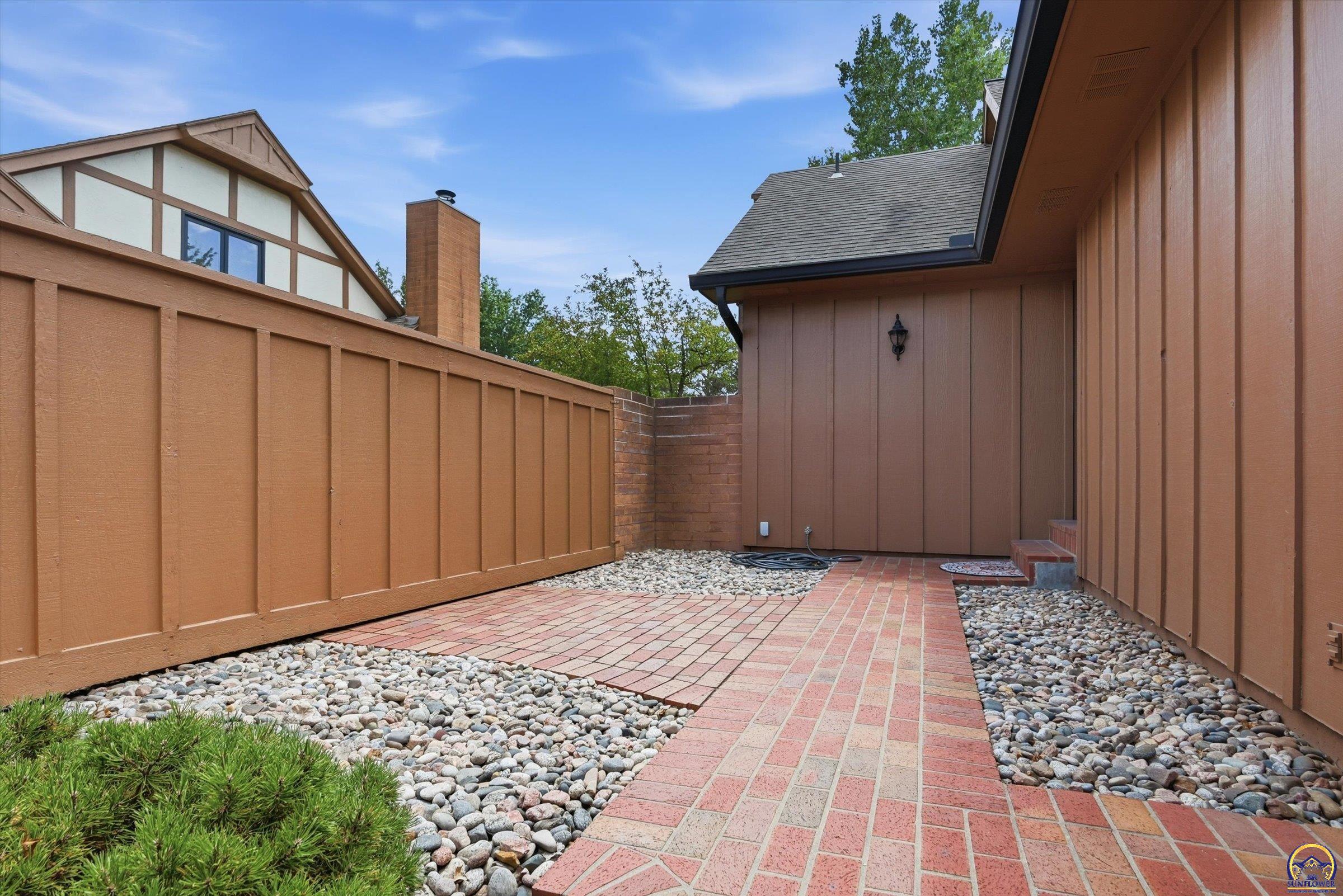 5641 Southwest Hawick Lane Topeka, KS 66614 - Photo 4 of 39