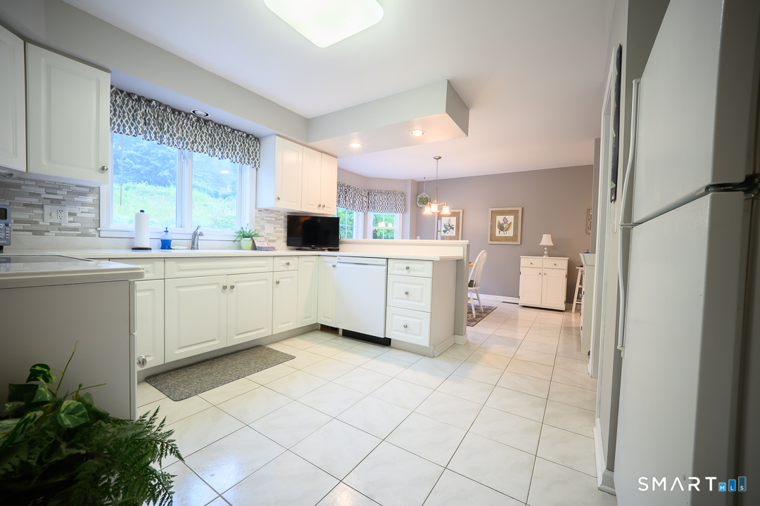 4 Kimberwick Court, Unit 4 Middlebury, CT 06762 - Photo 4 of 31