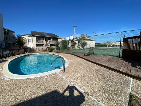 $75,000 | 3919 Fairmont Parkway, Unit 162, Pasadena, TX 77504
