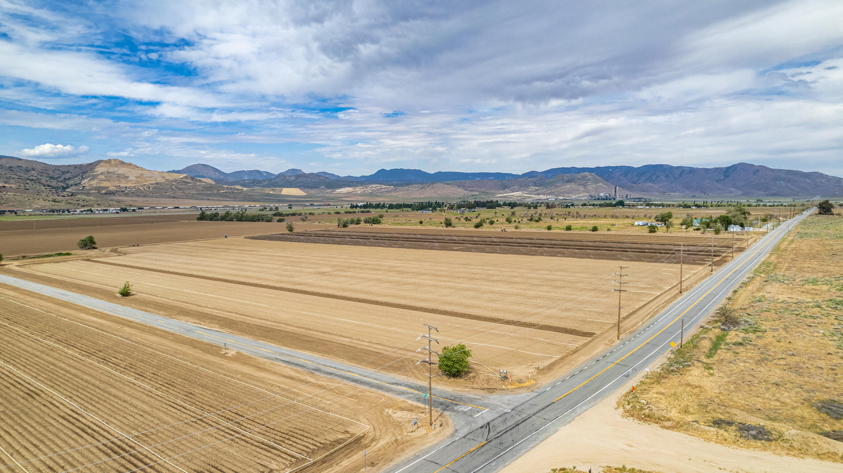 Highline Tehachapi, CA 93561 - Photo 7 of 14 a view of an ocean from a terrace