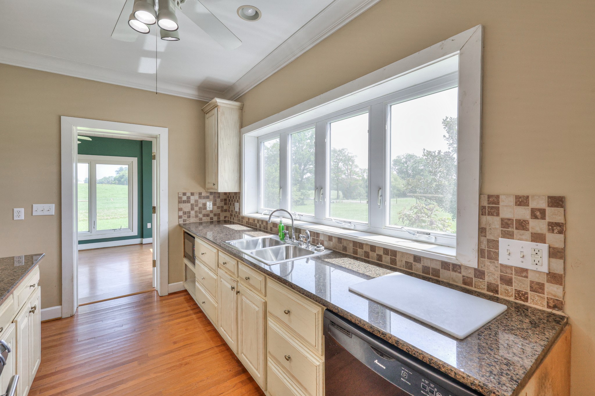 114 Dixon Road Shelbyville, TN 37160 - Photo 11 of 58 Gallery Image 11
