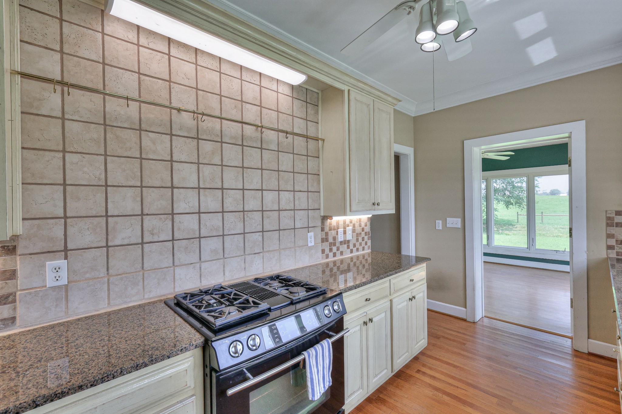 114 Dixon Road Shelbyville, TN 37160 - Photo 12 of 58 Gallery Image 12