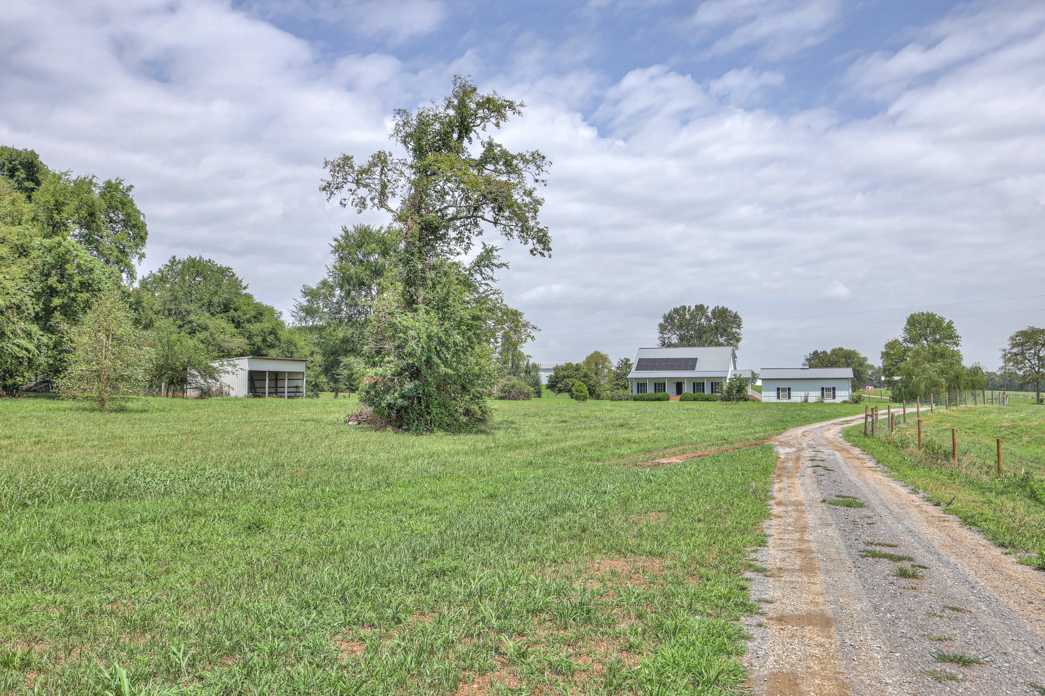 114 Dixon Road Shelbyville, TN 37160 - Photo 2 of 58 Gallery Image 2