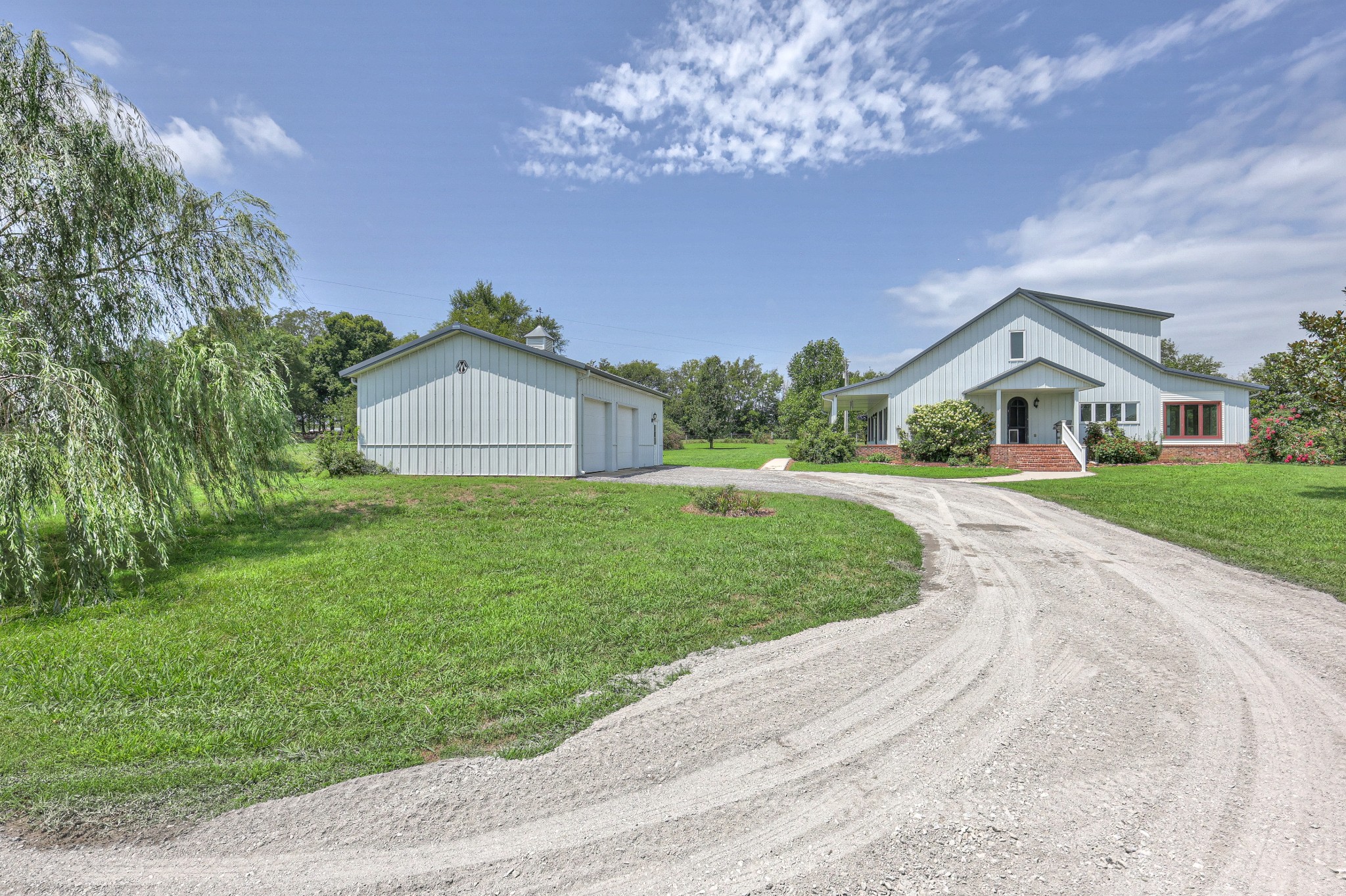 114 Dixon Road Shelbyville, TN 37160 - Photo 4 of 58 Gallery Image 4