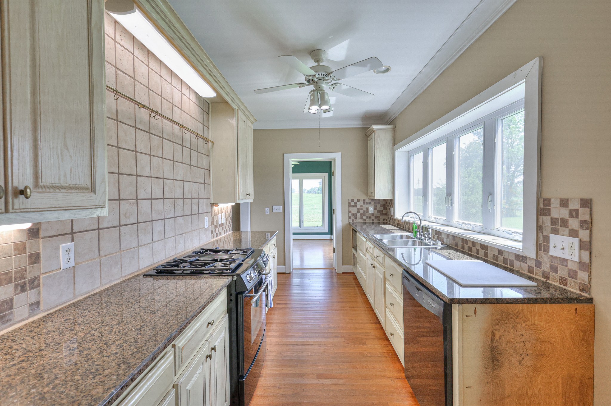 114 Dixon Road Shelbyville, TN 37160 - Photo 10 of 58 Gallery Image 10