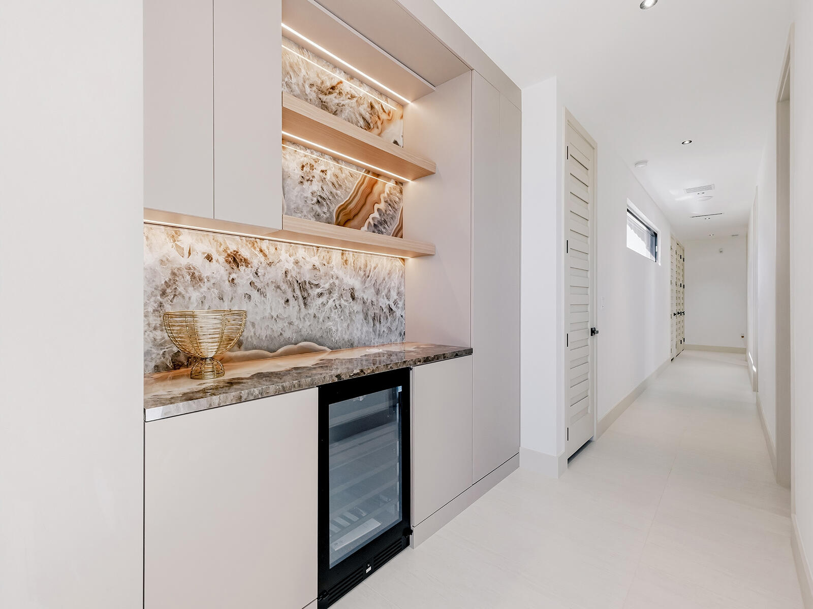 16 South Exuma Road Key Largo, FL 33037 - Photo 10 of 23 Main Level Wet Bar