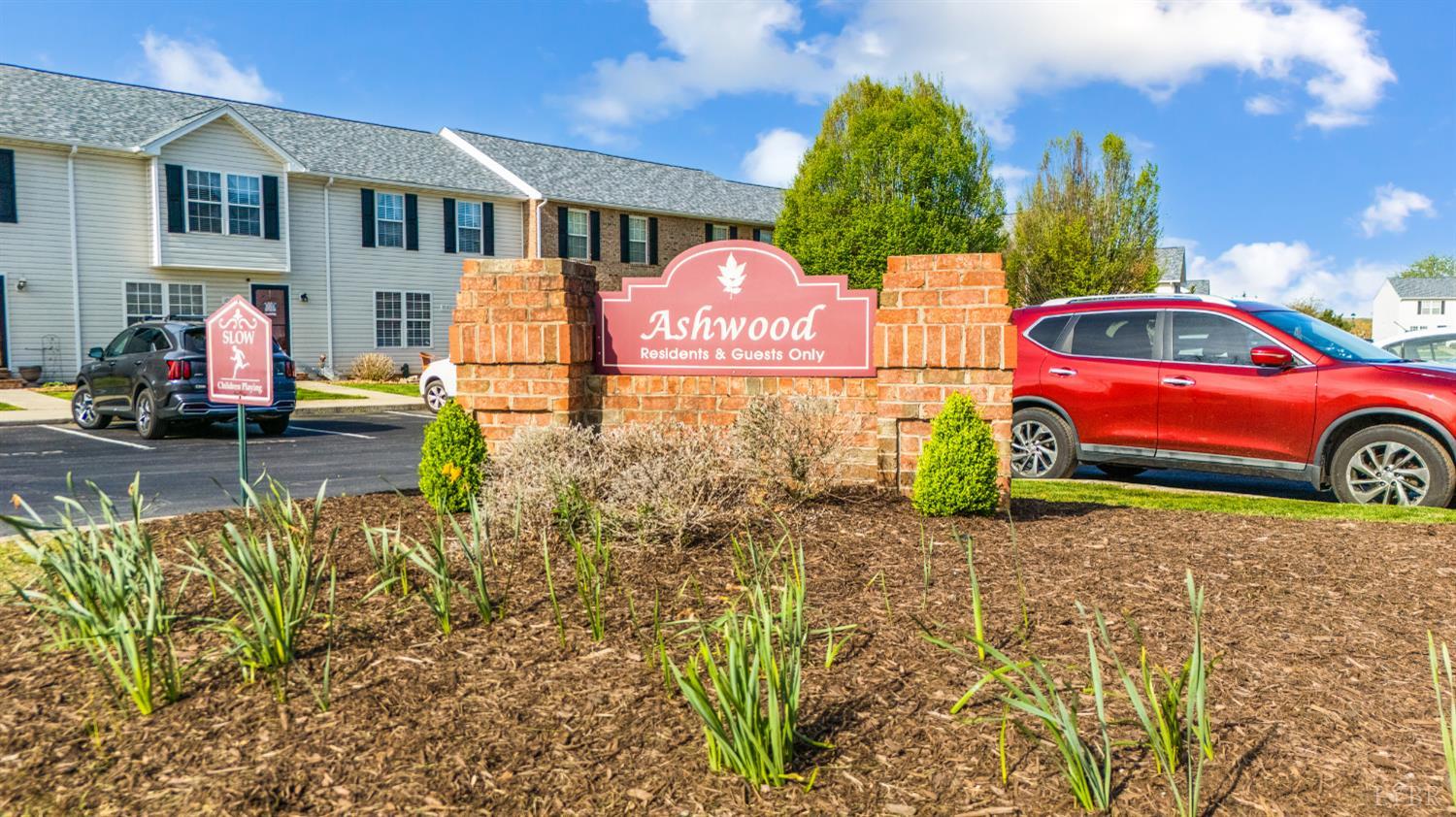 1011 Middle View Drive Forest, VA 24551 - Photo 2 of 44 a front view of a house with parking