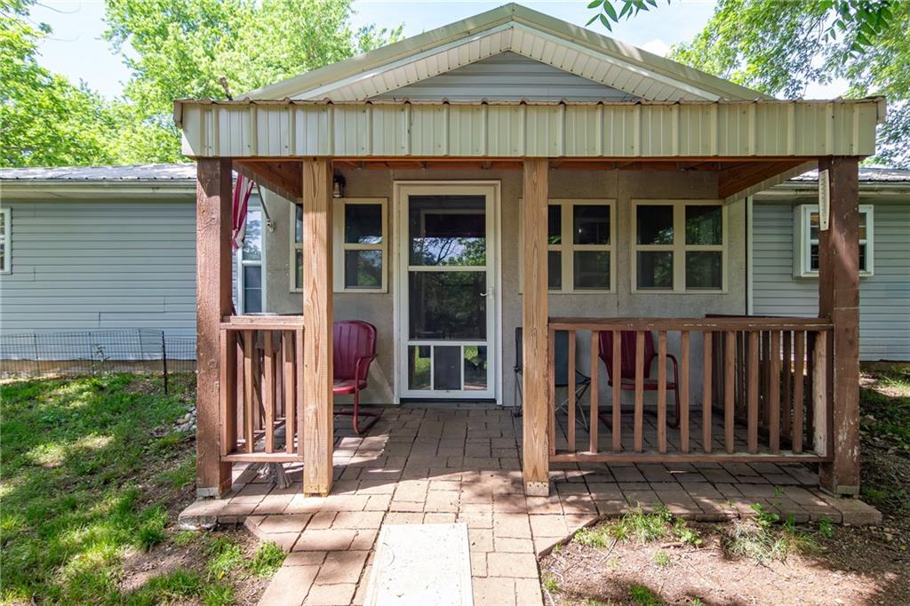 3315 Southeast Lostine Road Columbus, KS 66725 - Photo 2 of 37