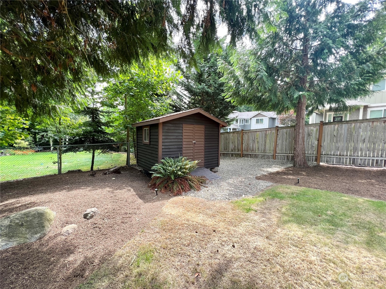 8 156th Place Southwest Bothell, WA 98012 - Photo 27 of 33 a backyard of a house with table and chairs