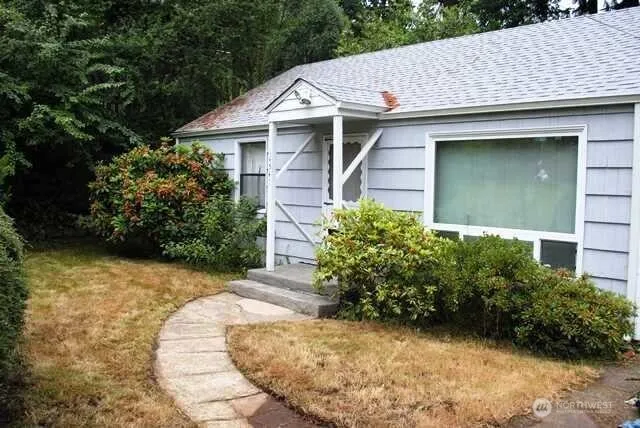 $2,300 | 14547 Ashworth Avenue North, Shoreline, WA 98133