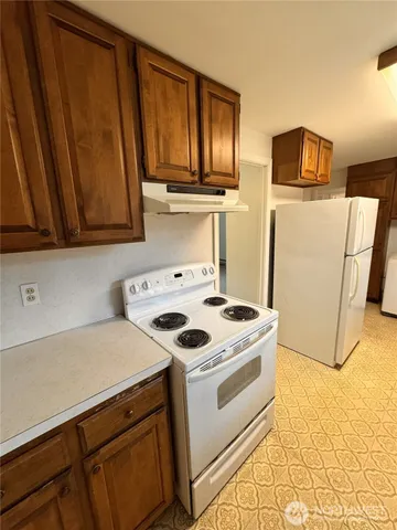 $2,300 | 14547 Ashworth Avenue North, Shoreline, WA 98133