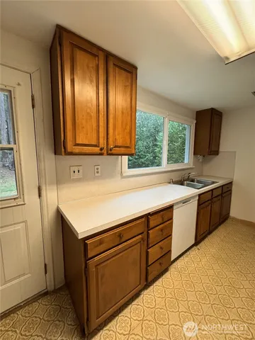 $2,300 | 14547 Ashworth Avenue North, Shoreline, WA 98133