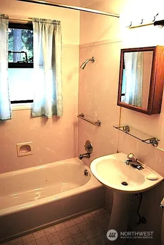 $2,300 | 14547 Ashworth Avenue North, Shoreline, WA 98133