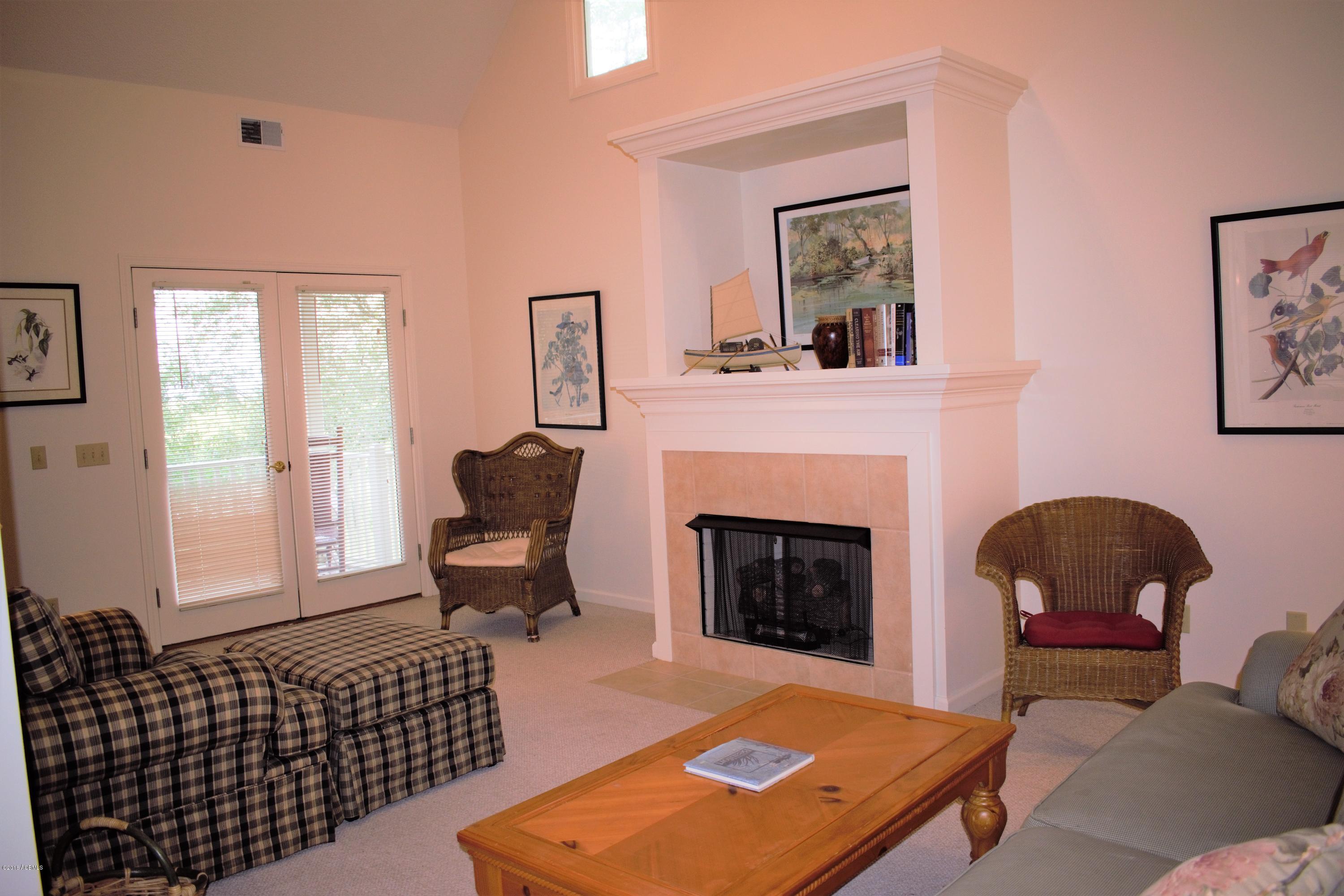 385 Coosaw Way Ridgeland, SC 29936 - Photo 4 of 8 livingroom (002)