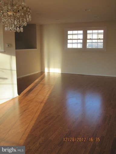 3010 Essex Road Baltimore, MD 21207 - Photo 14 of 15 Living Room