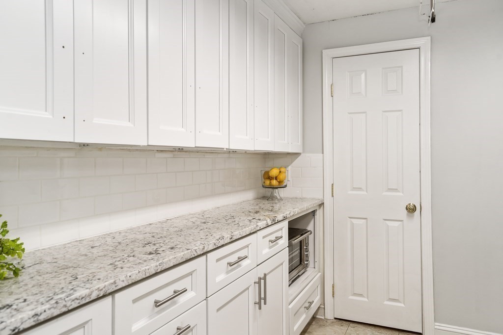 75 Maple Street Lexington, MA 02420 - Photo 25 of 39 Gallery Image 25