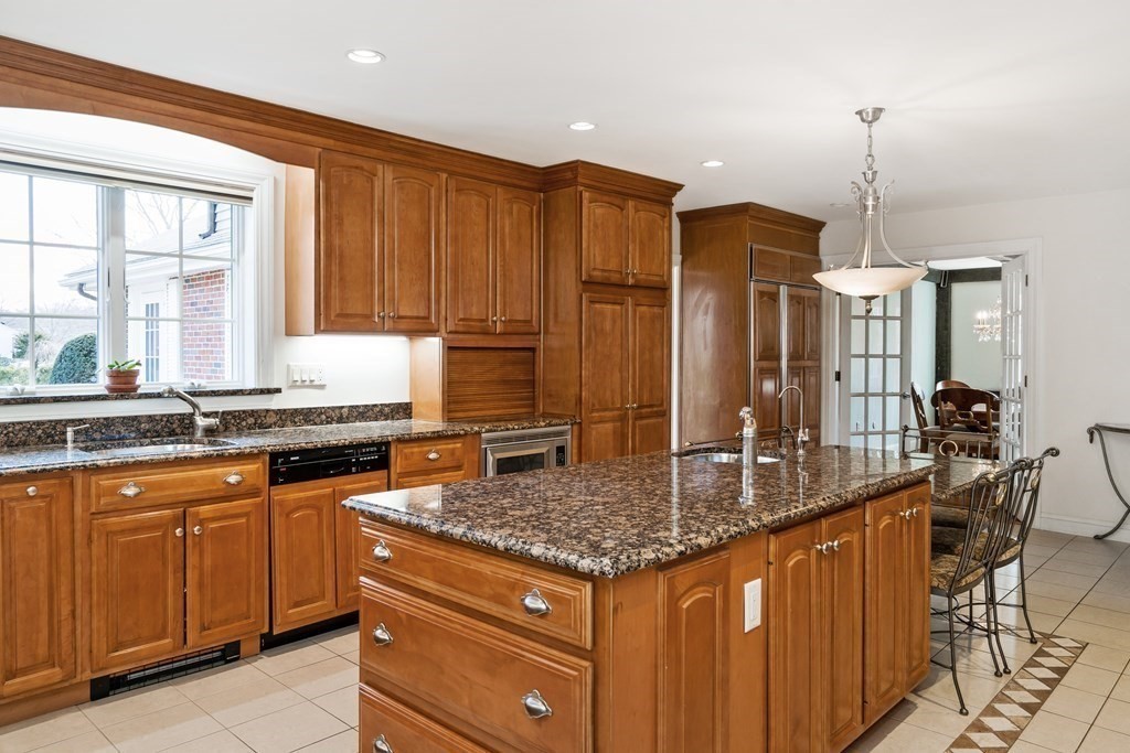 75 Maple Street Lexington, MA 02420 - Photo 8 of 39 Gallery Image 8