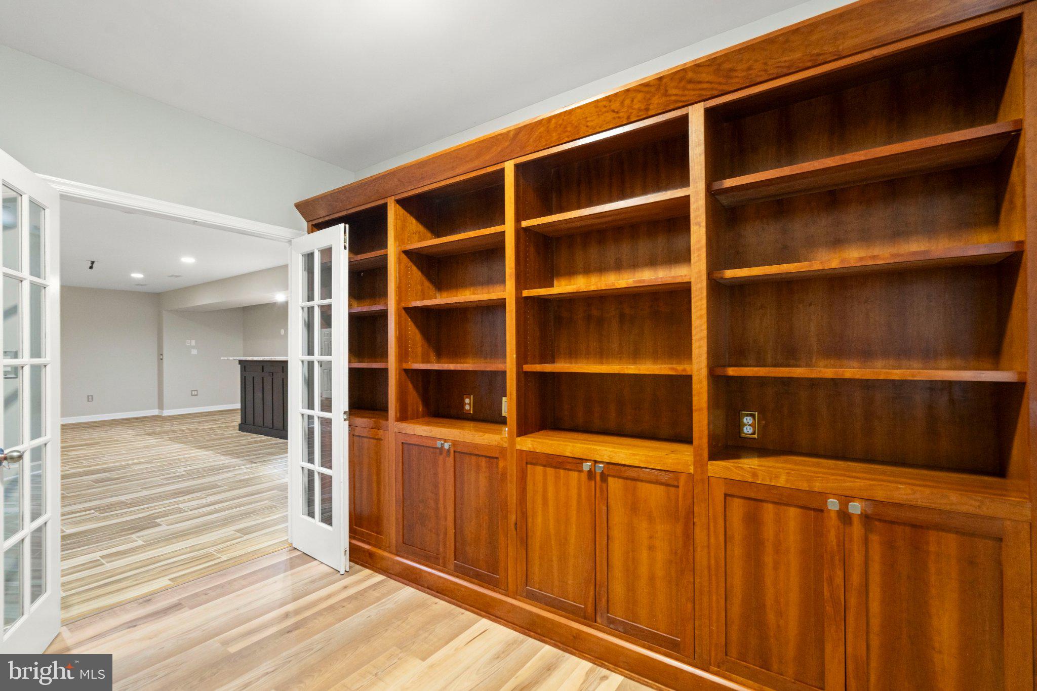 41433 Red Hill Road Leesburg, VA 20175 - Photo 38 of 45 Lovely Built-ins