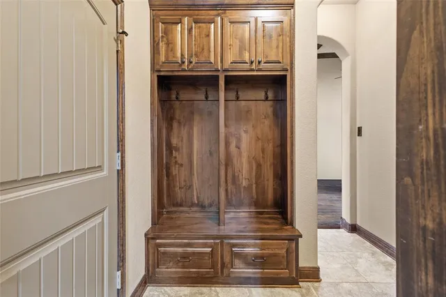 a view of entryway front of a house