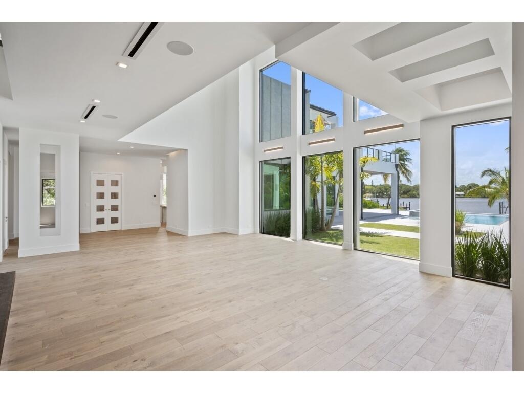 19311 North Riverside Drive Tequesta, FL 33469 - Photo 10 of 31 10-Photo 10