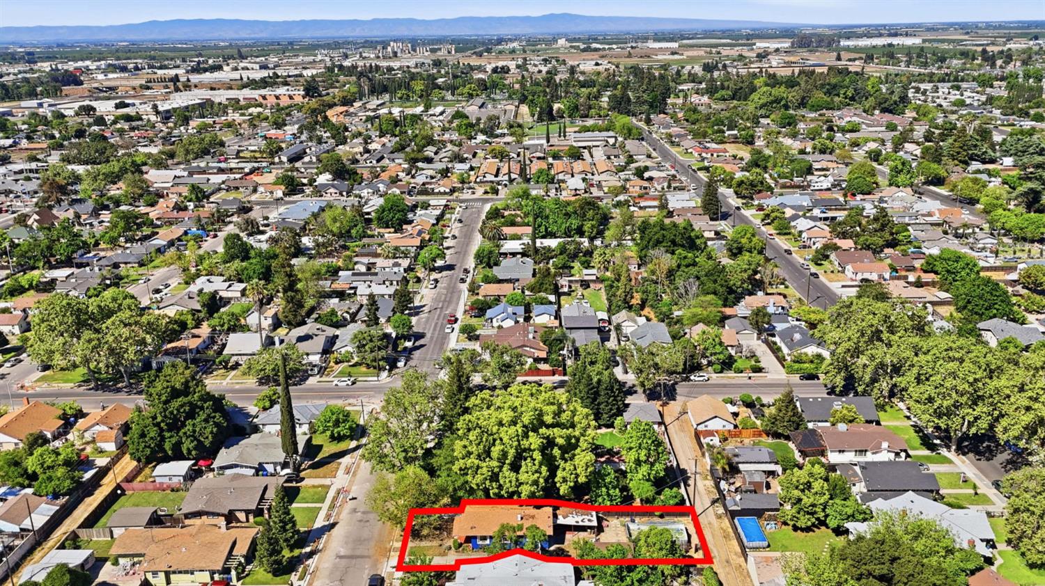 557 Florence Street Turlock, CA 95380 - Photo 30 of 36 an aerial view of residential houses with cars parked