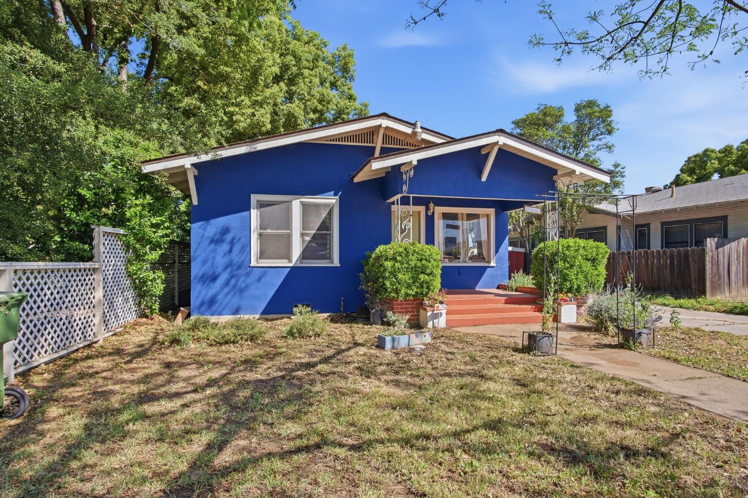 557 Florence Street Turlock, CA 95380 - Photo 3 of 36 a view of a house with backyard and sitting area