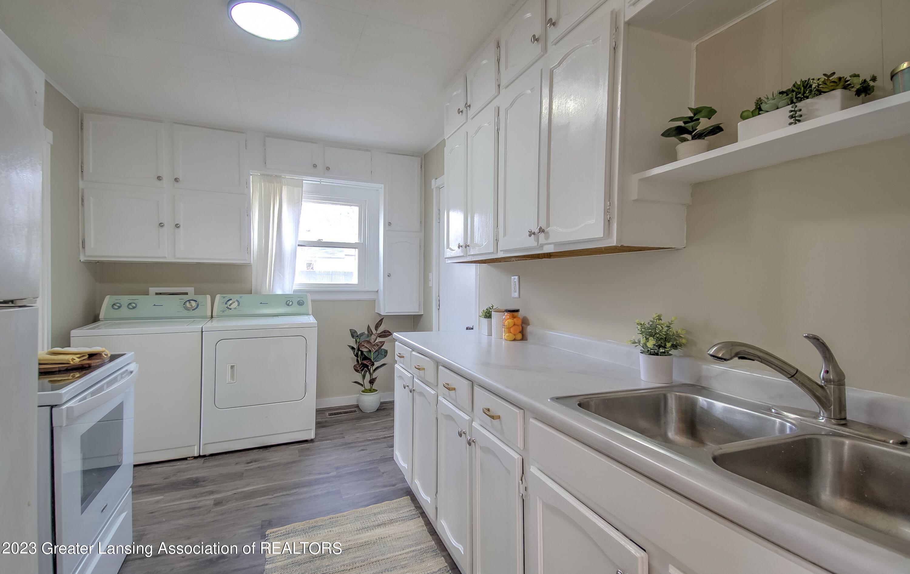 3001 Ingham Street Lansing, MI 48911 - Photo 11 of 27 Kitchen
