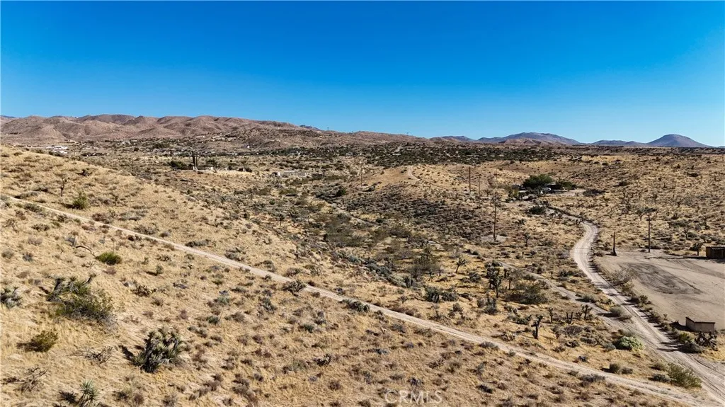 750 Ocotillo Way Apple Valley, CA 92308 - Photo 8 of 11 a view of a mountain