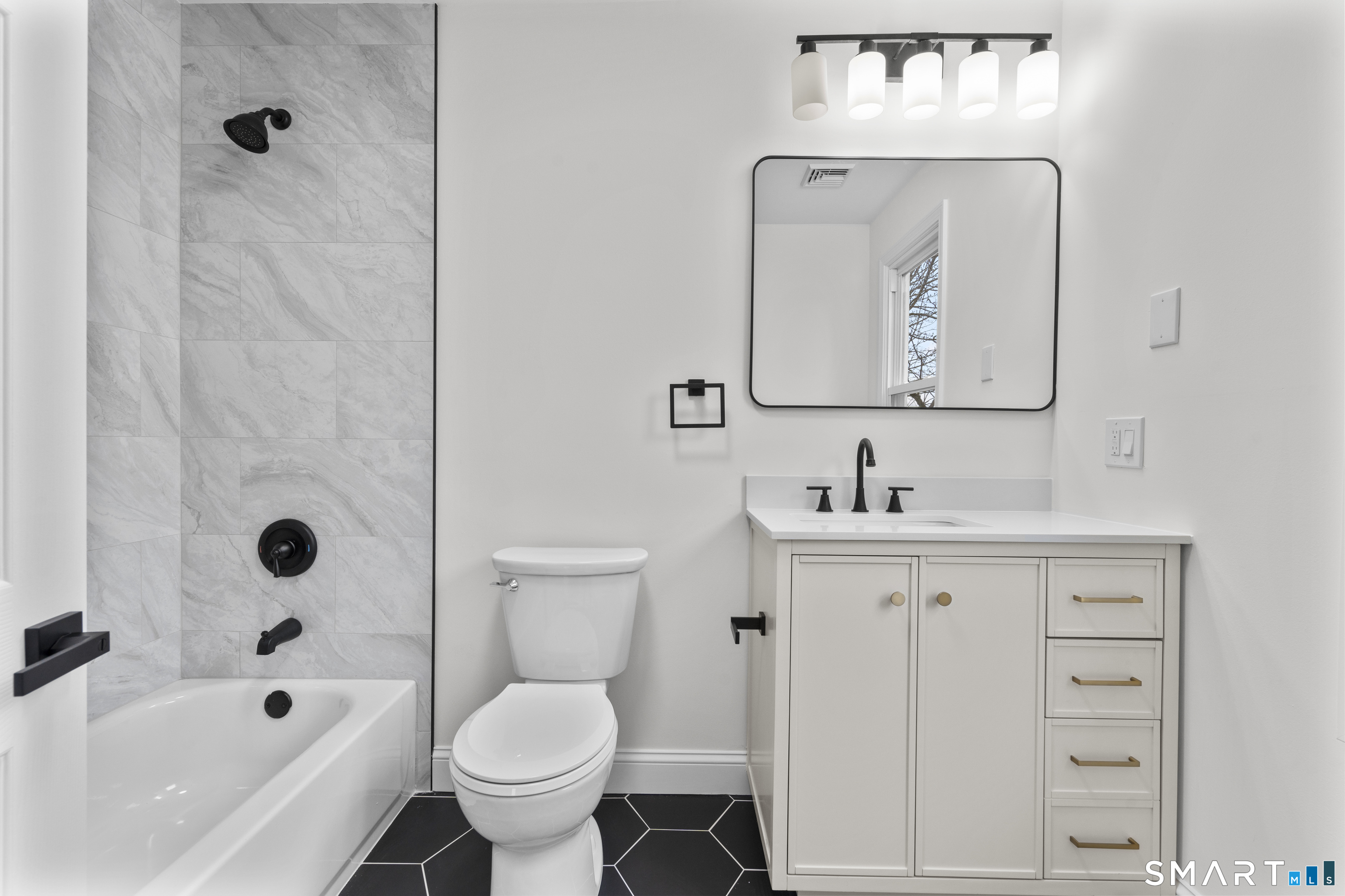 35 Elberta Avenue Trumbull, CT 06611 - Photo 18 of 41