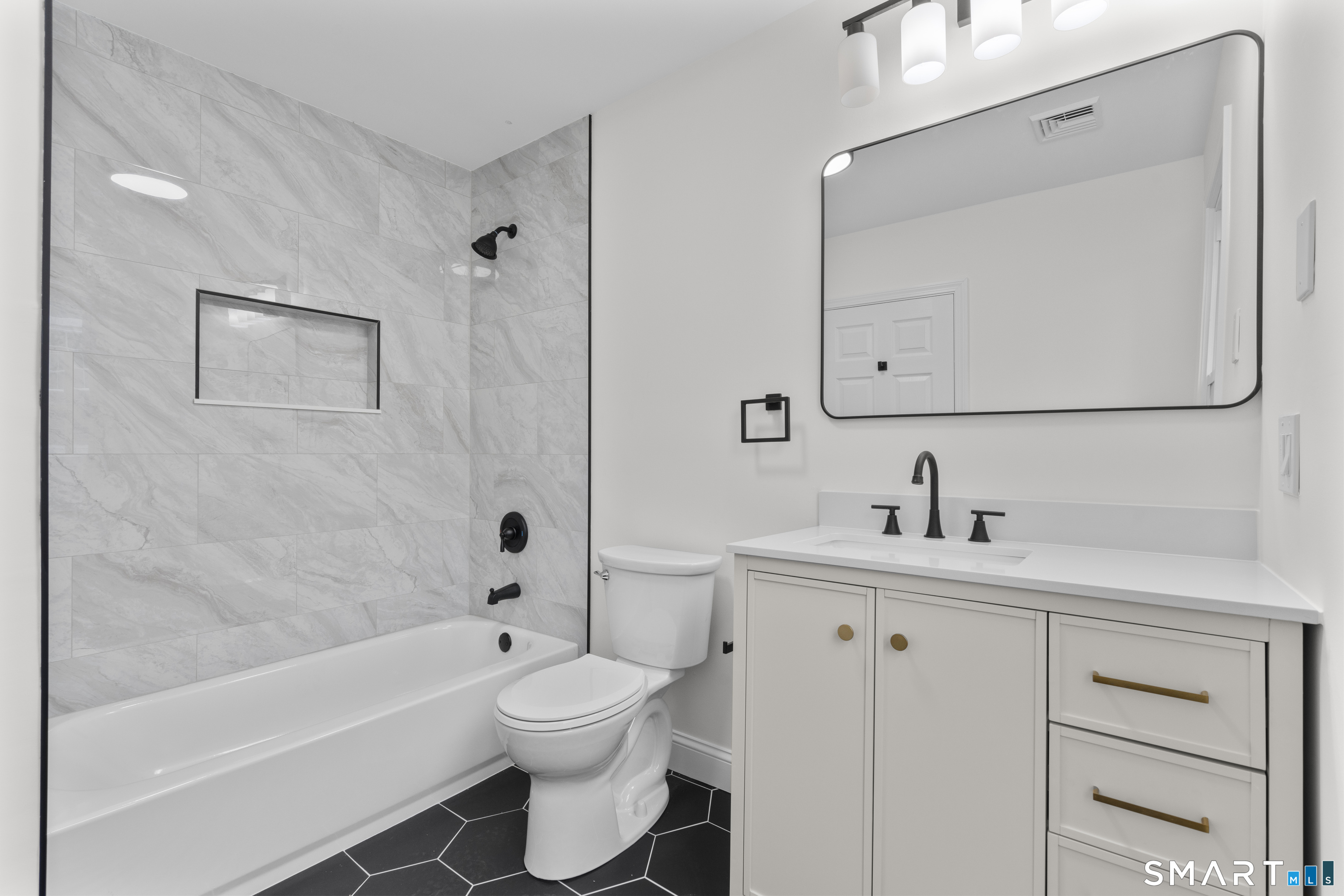 35 Elberta Avenue Trumbull, CT 06611 - Photo 19 of 41